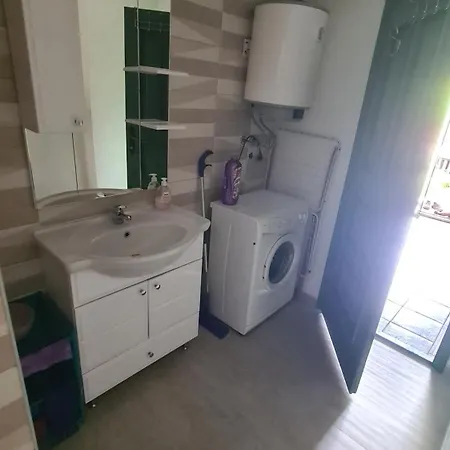 Vikendica Mala Prica Srebrenik